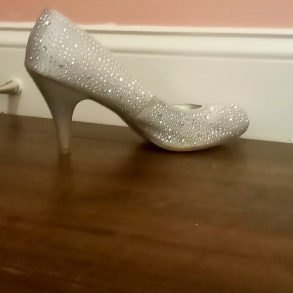 Heels - Picture 1 of 2